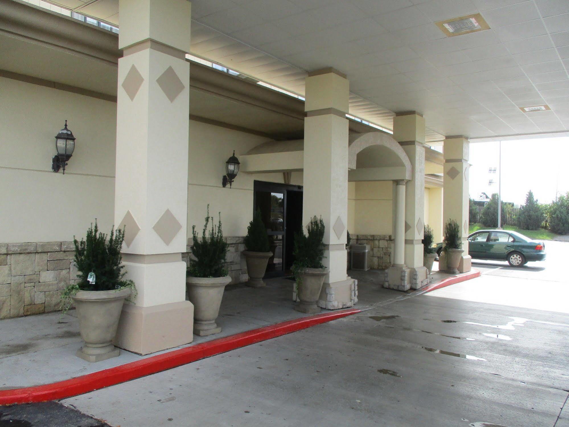 Best Host Inn Plaza Kansas City Exterior photo