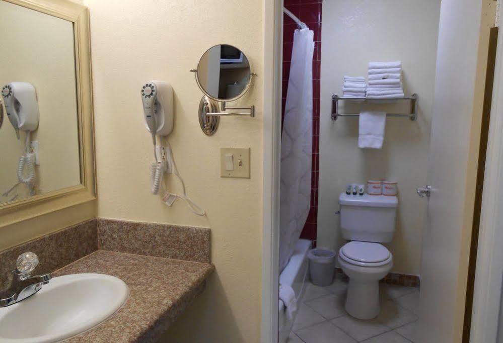 Best Host Inn Plaza Kansas City Exterior photo