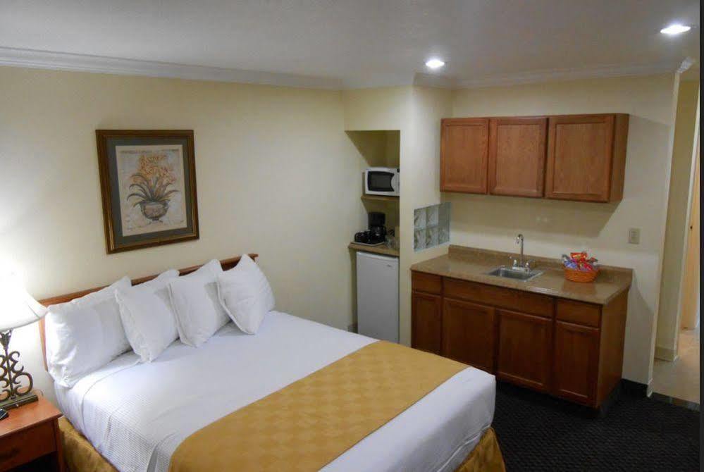 Best Host Inn Plaza Kansas City Exterior photo